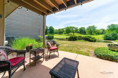 525 White Oak Lane Lake Barrington IL 60010