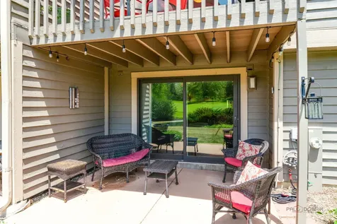525 White Oak Lane Lake Barrington IL 60010