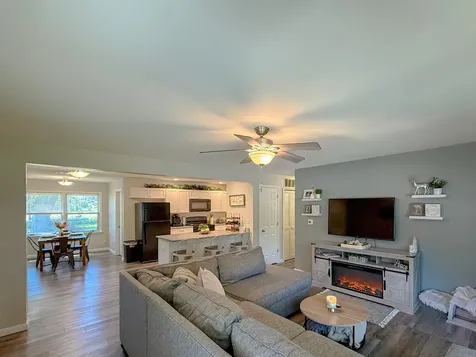 415 Parkside Drive Sycamore IL 60178