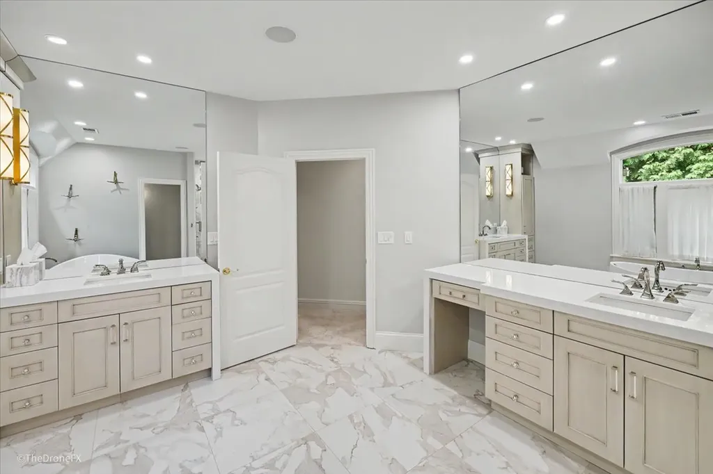12 Carlisle Drive Oak Brook IL 60523