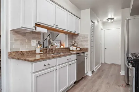 221 Ivy Court Streamwood IL 60107