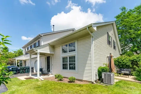 221 Ivy Court Streamwood IL 60107