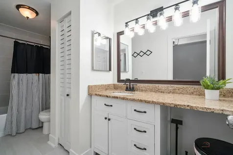 221 Ivy Court Streamwood IL 60107