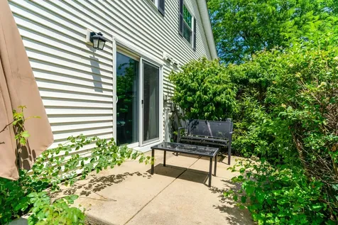 221 Ivy Court Streamwood IL 60107
