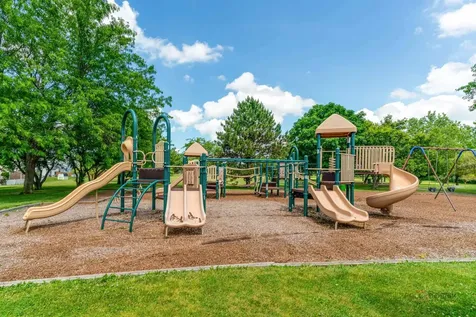 221 Ivy Court Streamwood IL 60107