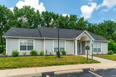 221 Ivy Court Streamwood IL 60107