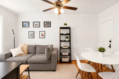 656 West Oakdale Avenue Chicago IL 60657