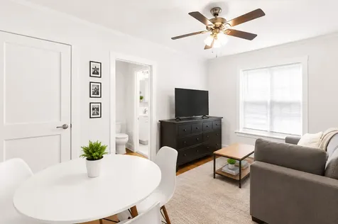 656 West Oakdale Avenue Chicago IL 60657