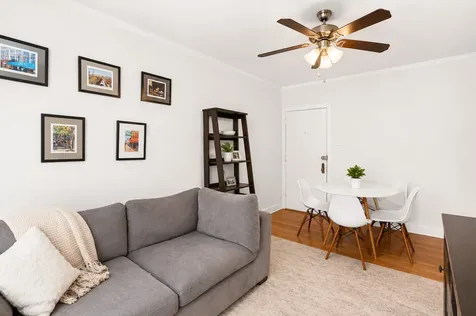 656 West Oakdale Avenue Chicago IL 60657
