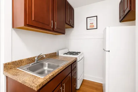 656 West Oakdale Avenue Chicago IL 60657