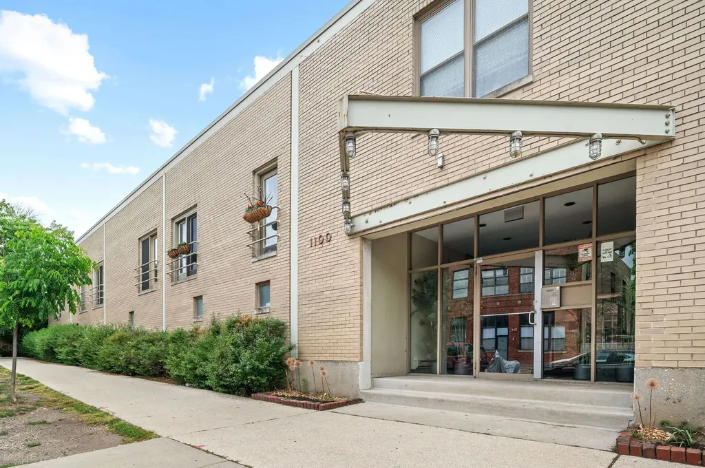 1100 West Cornelia Avenue Chicago IL 60657