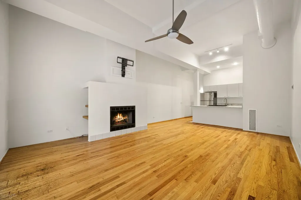 1100 West Cornelia Avenue Chicago IL 60657