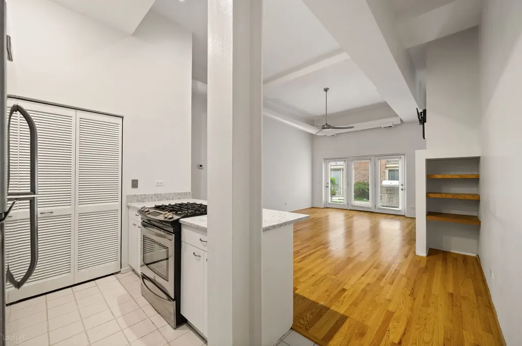 1100 West Cornelia Avenue Chicago IL 60657