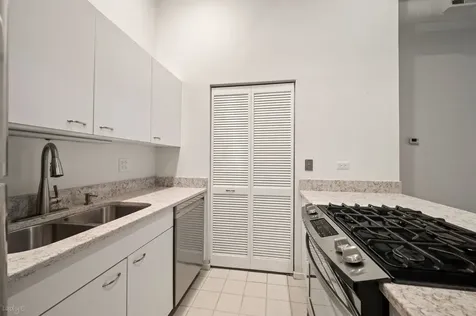 1100 West Cornelia Avenue Chicago IL 60657