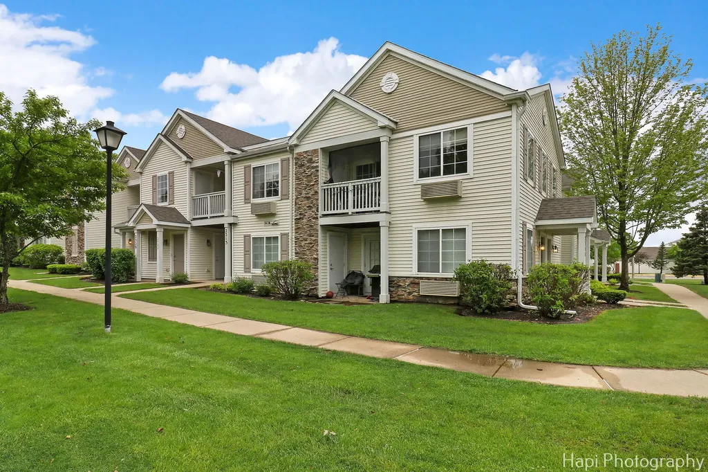 2313 Silverstone Drive Carpentersville IL 60110