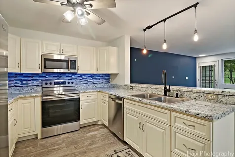 2313 Silverstone Drive Carpentersville IL 60110