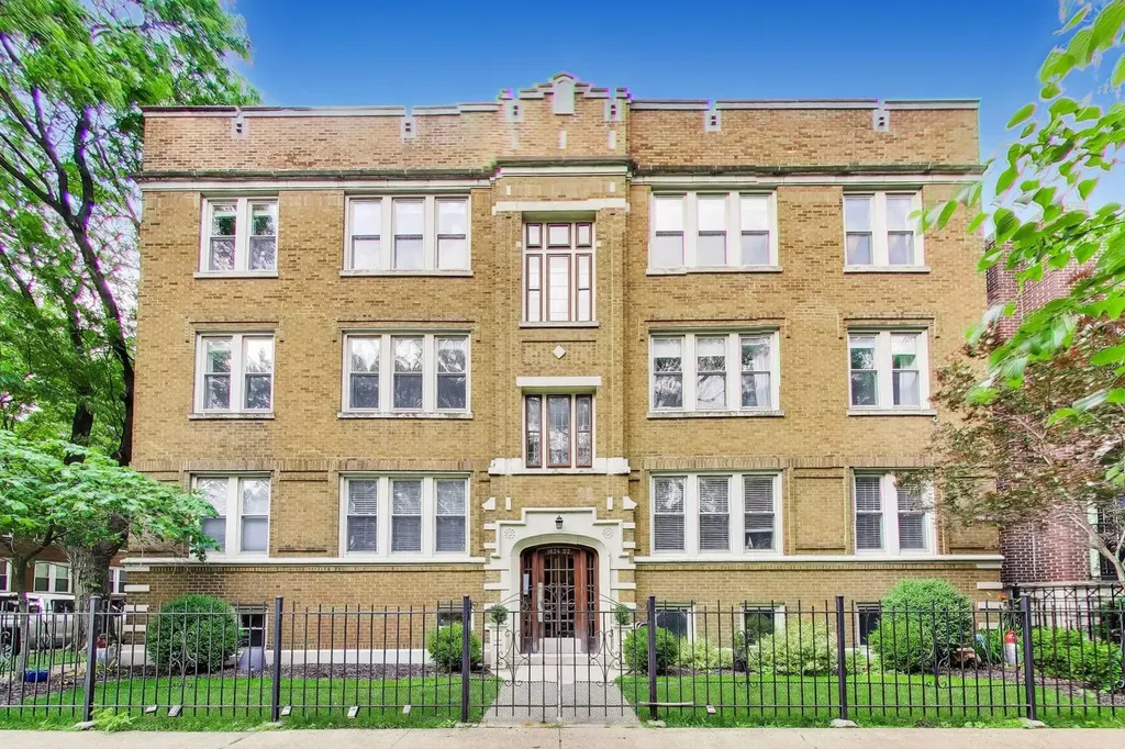 1624 West Grace Street Chicago IL 60613