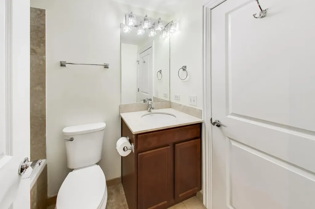 1624 West Grace Street Chicago IL 60613