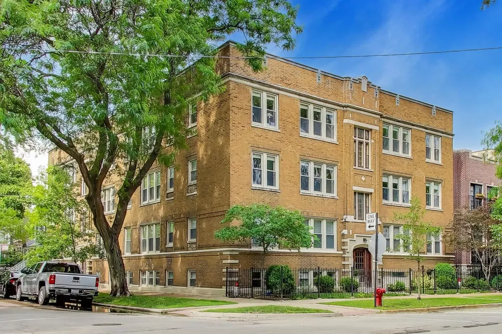 1624 West Grace Street Chicago IL 60613