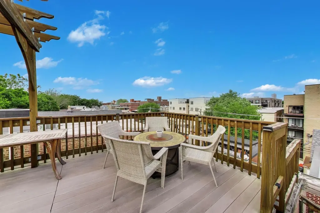 1624 West Grace Street Chicago IL 60613