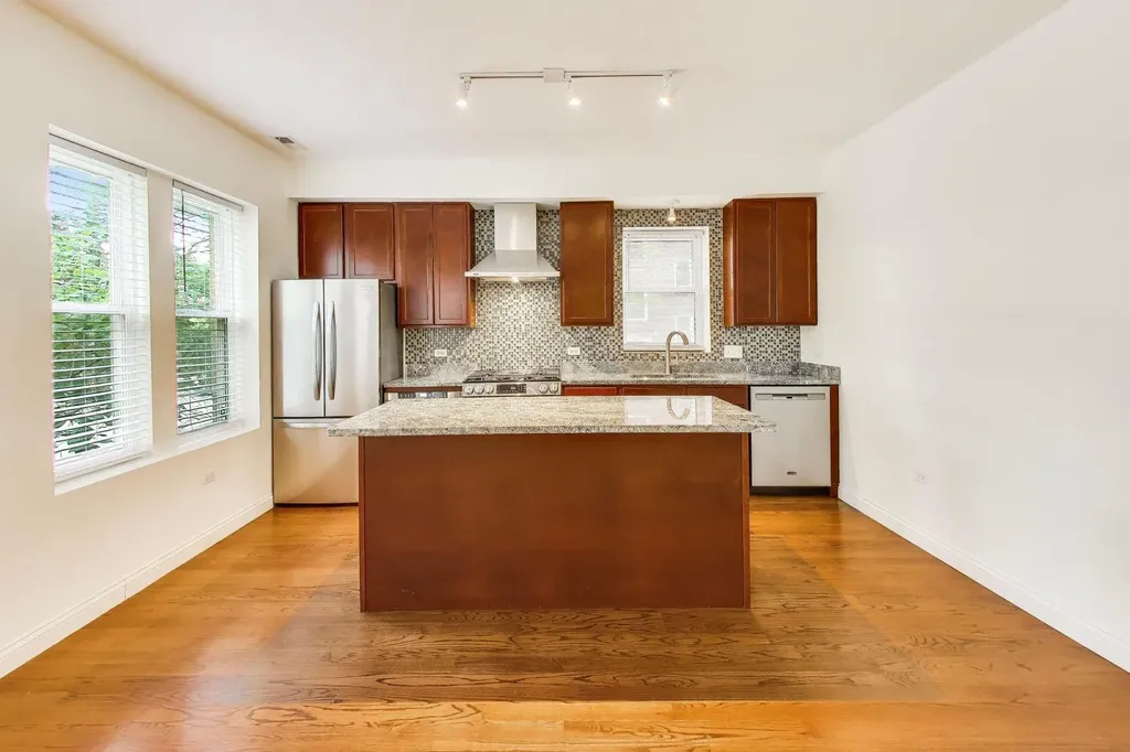 1624 West Grace Street Chicago IL 60613