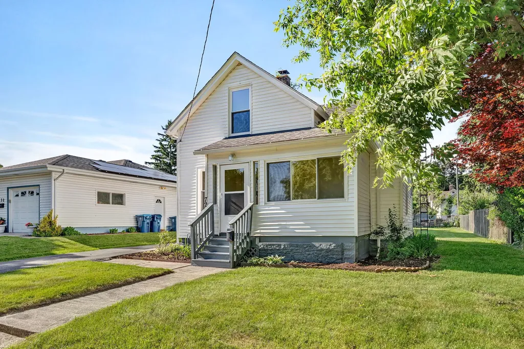 727 Delius Street Aurora IL 60505
