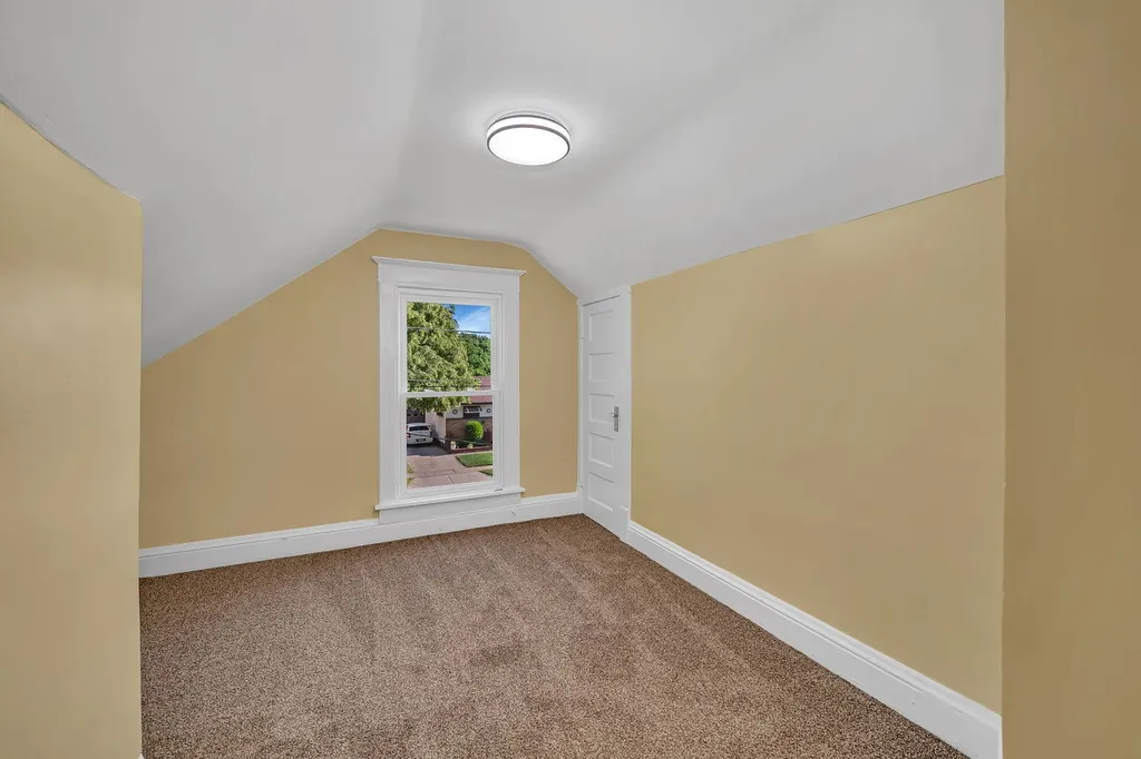 727 Delius Street Aurora IL 60505