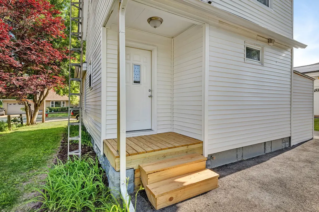 727 Delius Street Aurora IL 60505
