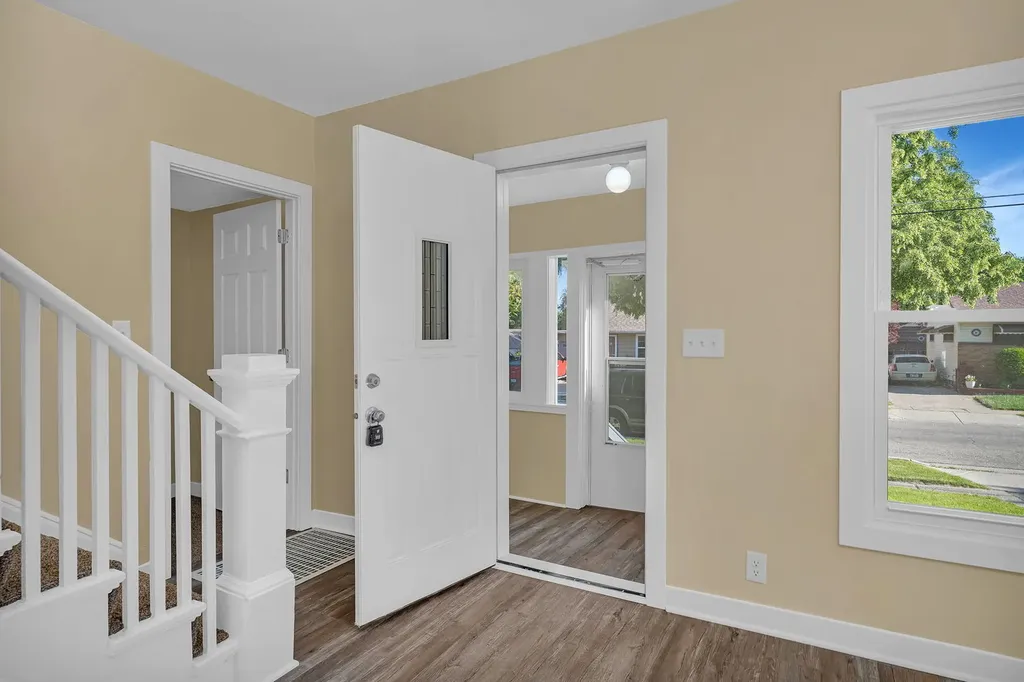 727 Delius Street Aurora IL 60505