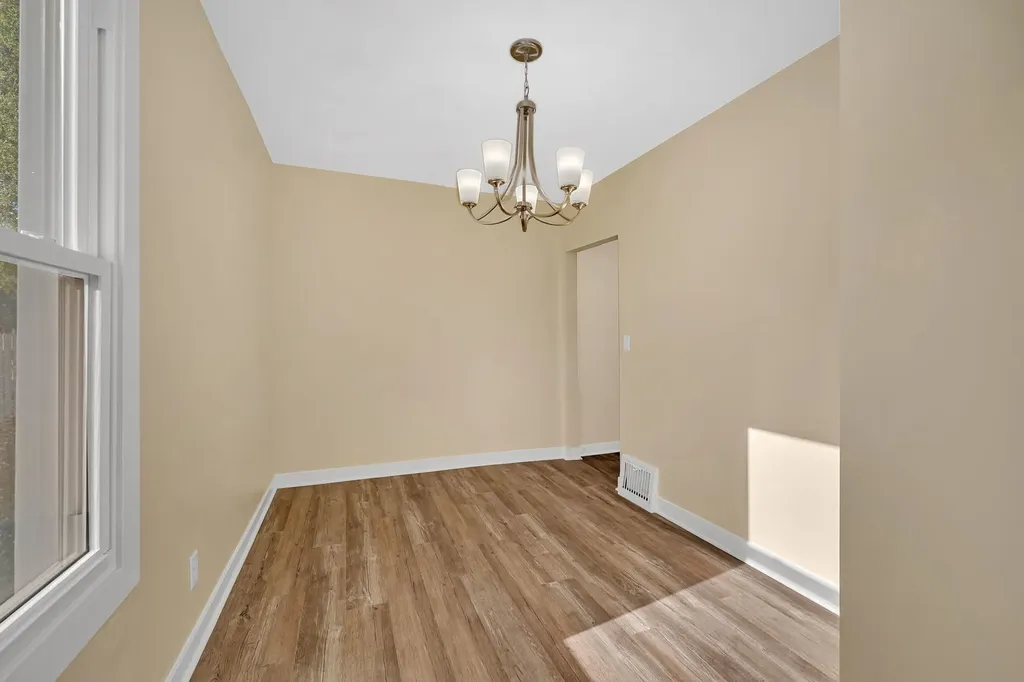 727 Delius Street Aurora IL 60505