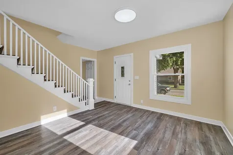 727 Delius Street Aurora IL 60505