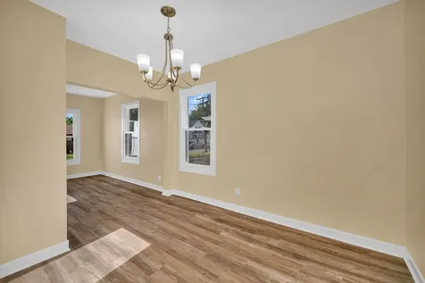 727 Delius Street Aurora IL 60505