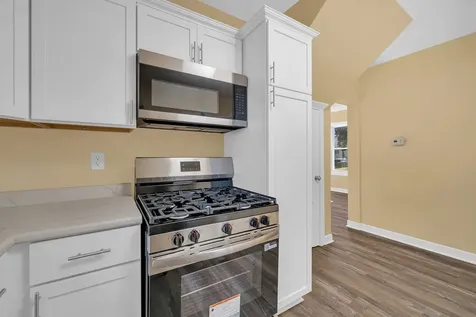 727 Delius Street Aurora IL 60505