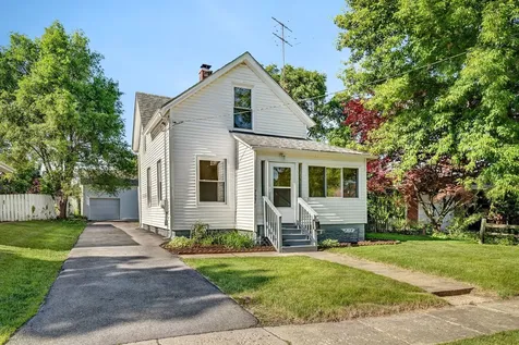 727 Delius Street Aurora IL 60505