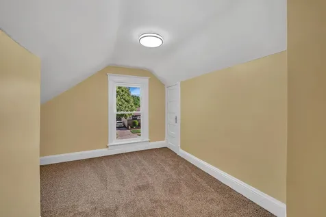727 Delius Street Aurora IL 60505