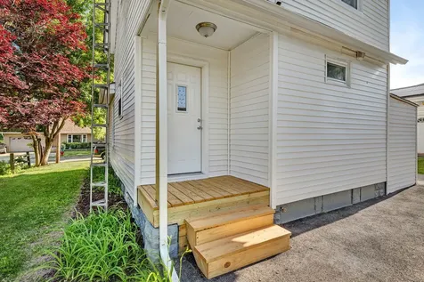 727 Delius Street Aurora IL 60505