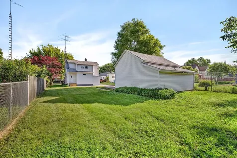 727 Delius Street Aurora IL 60505