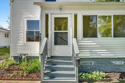727 Delius Street Aurora IL 60505