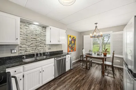 90 Golf View Lane Frankfort IL 60423