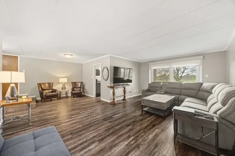 90 Golf View Lane Frankfort IL 60423