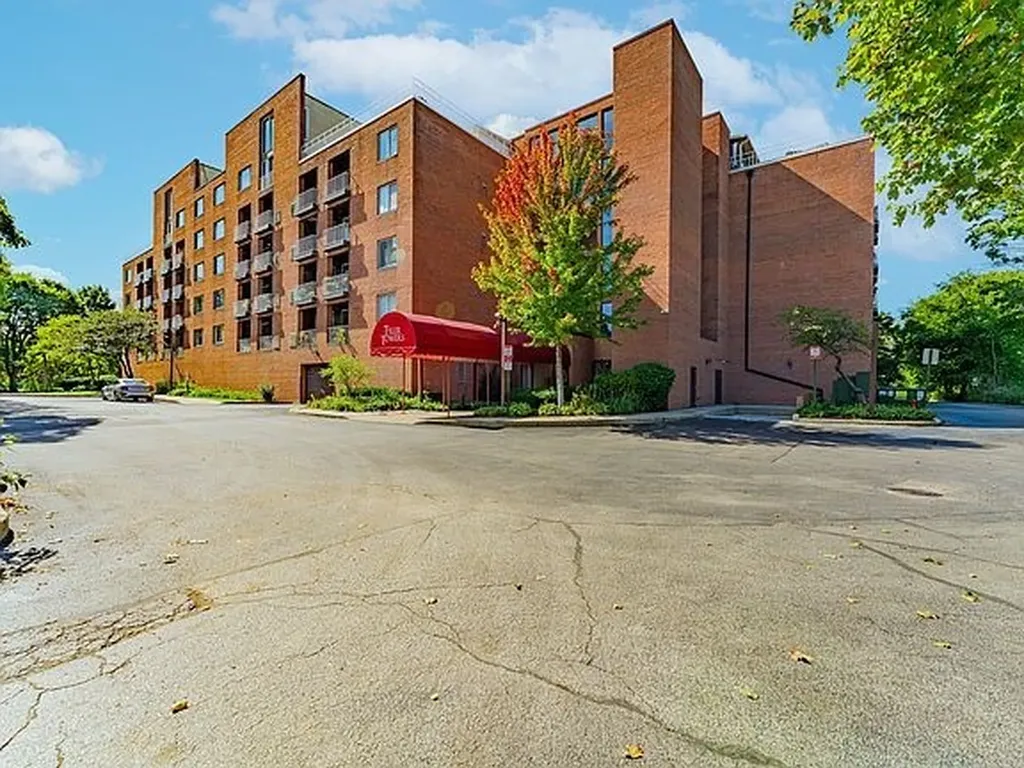 1450 Plymouth Lane Elgin IL 60123