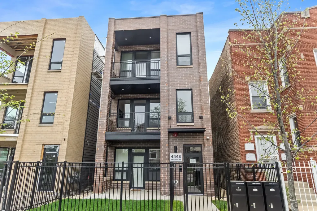4443 South Vincennes Avenue Chicago IL 60653