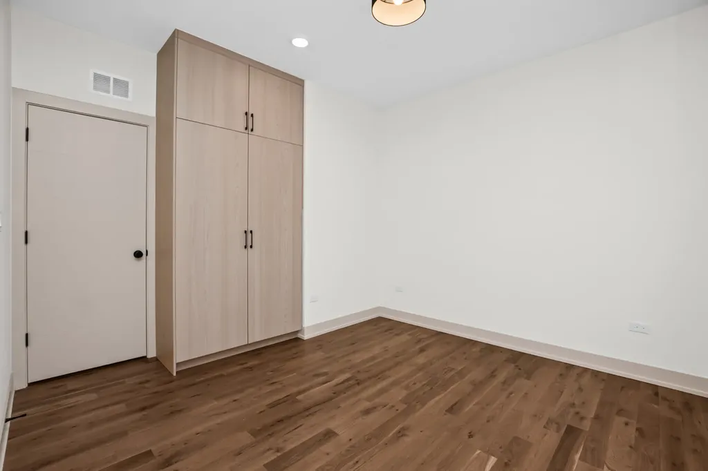 4443 South Vincennes Avenue Chicago IL 60653