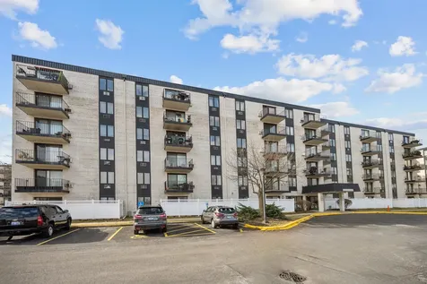 9118 West Elmwood Drive Niles IL 60714