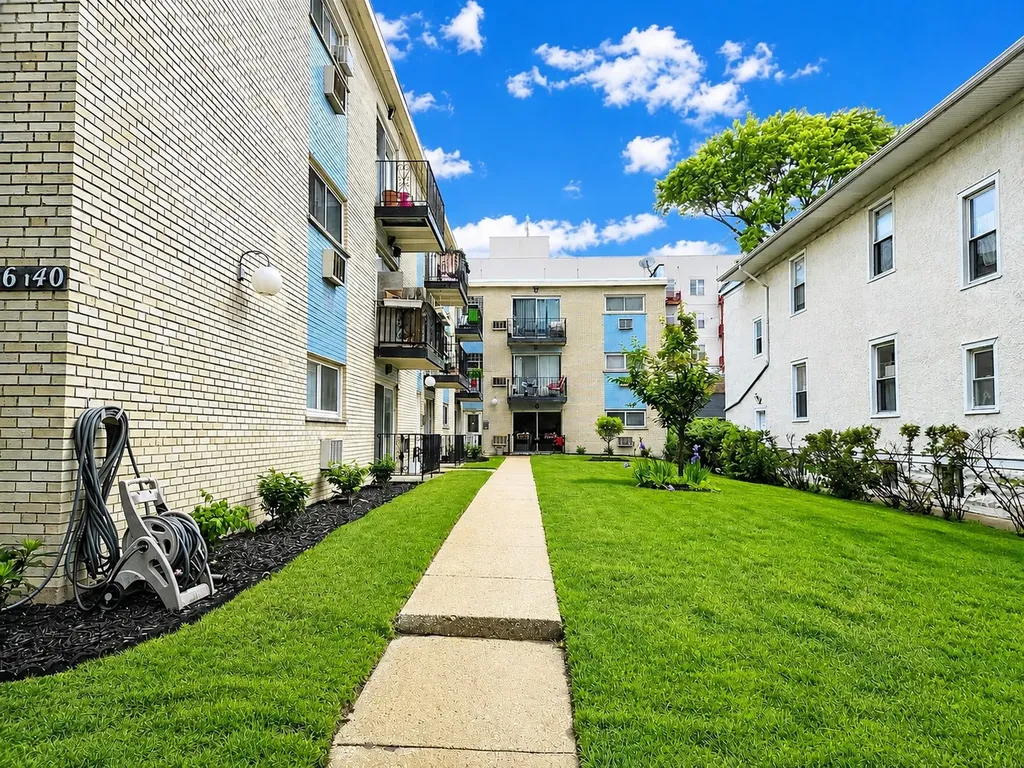 1236 West Farwell Avenue Chicago IL 60626