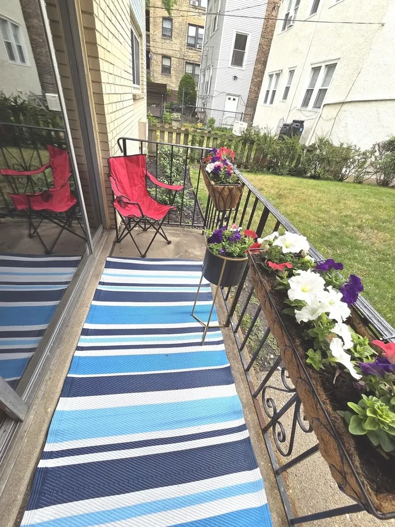 1236 West Farwell Avenue Chicago IL 60626