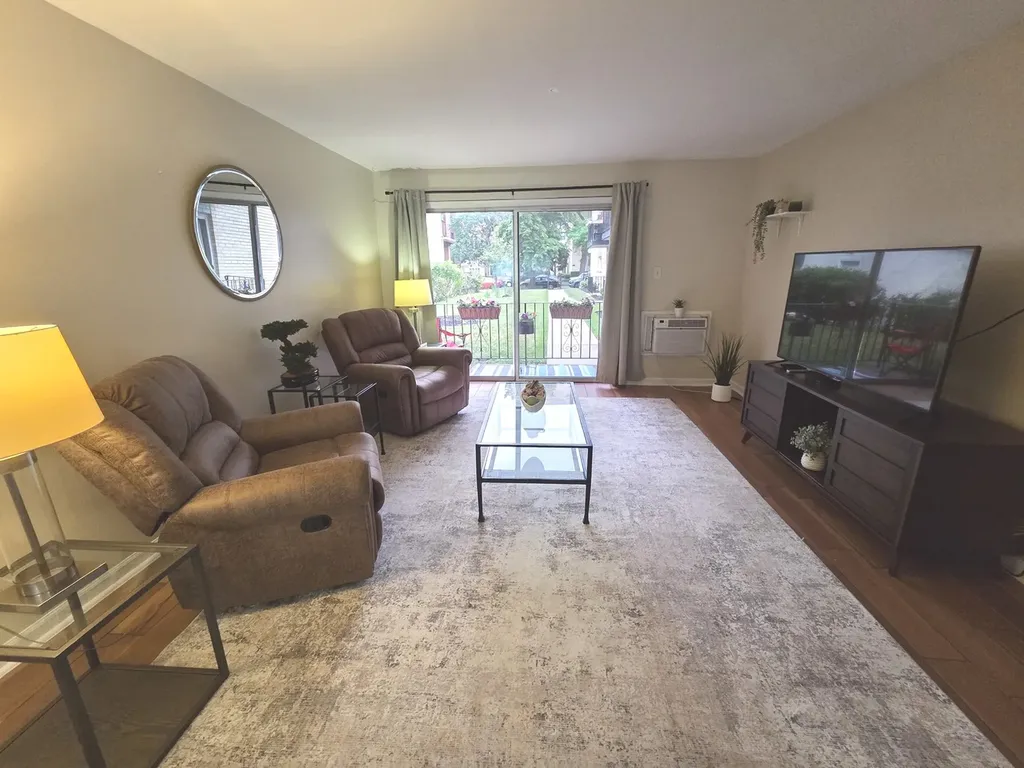 1236 West Farwell Avenue Chicago IL 60626