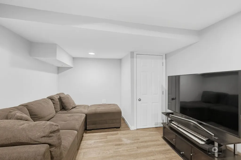 619 East Bauer Road Naperville IL 60563