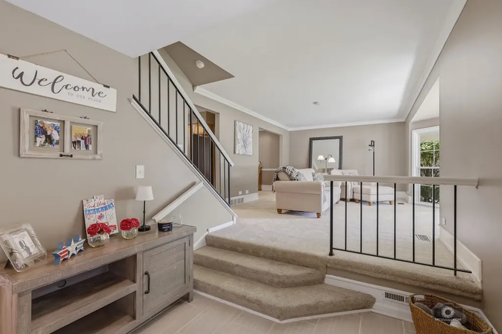 619 East Bauer Road Naperville IL 60563