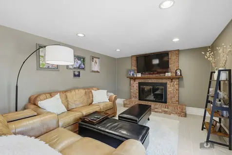 619 East Bauer Road Naperville IL 60563